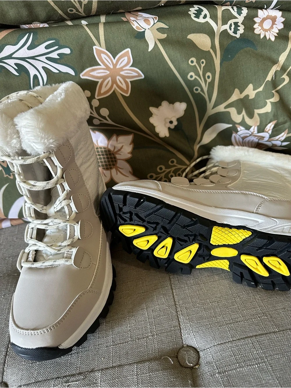 Women's Cream Faux-Fur Lined Winter Lace-Up Boots